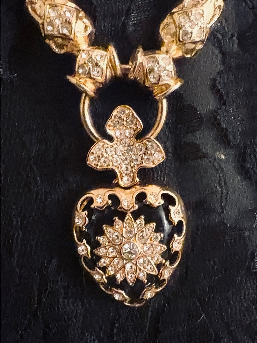 NWOT Regally Rock n Roll,… Romantic, HEARTY SWAG!